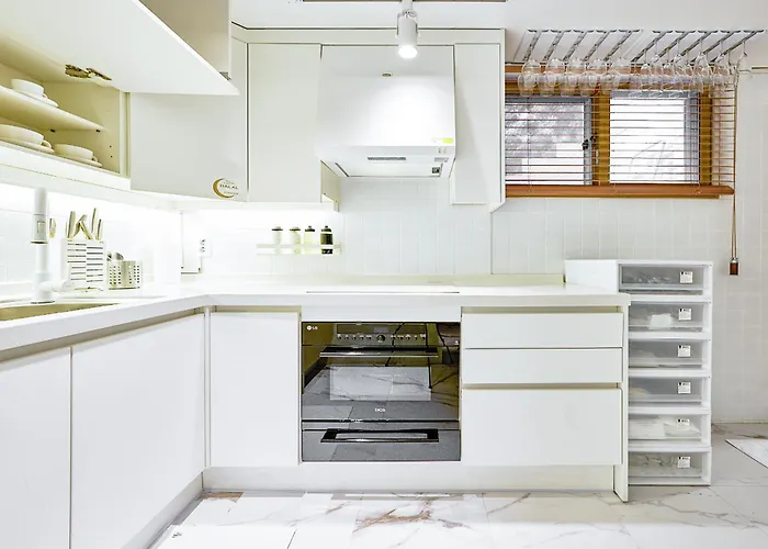 Sa Tailored Service Urban Retreat Near Metro *