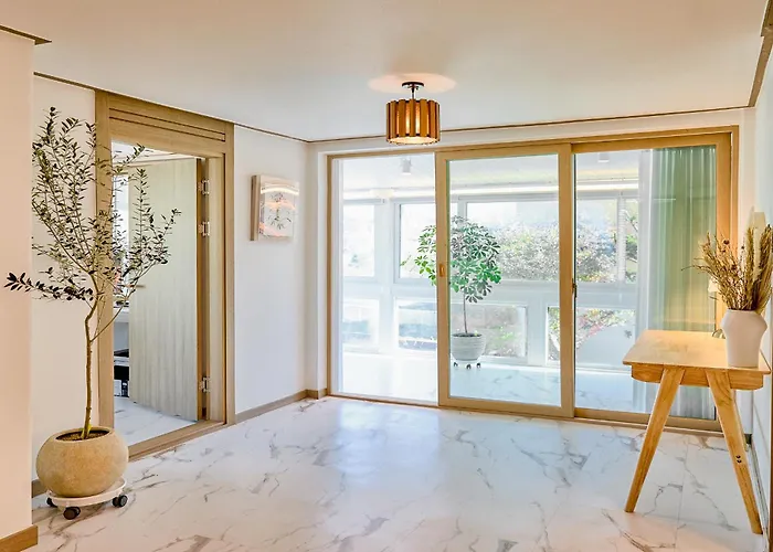 Sa Tailored Service Urban Retreat Near Metro Seoel